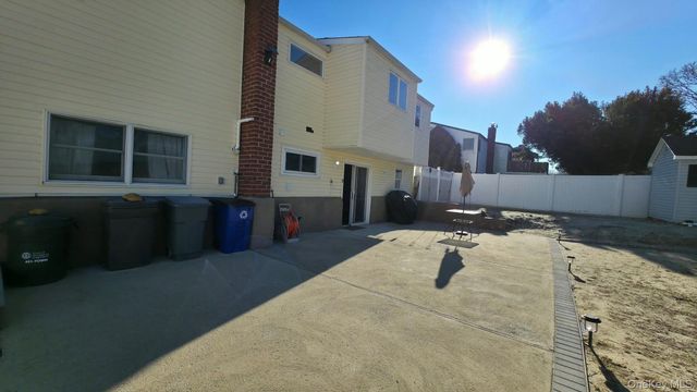 4 Willow Street, Selden, NY 11784