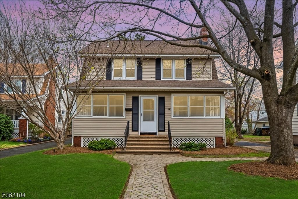 Image 1 of property listing at 143 Parmelee Ave, Hawthorne Boro, NJ 07506