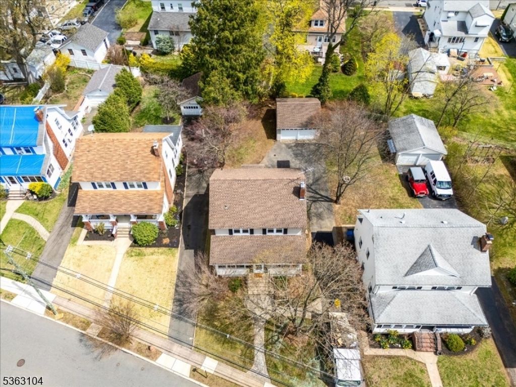 Image 19 of property listing at 143 Parmelee Ave, Hawthorne Boro, NJ 07506