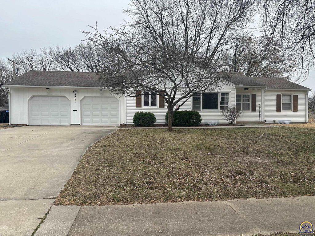 2400 SW James ST, Topeka, KS 66614