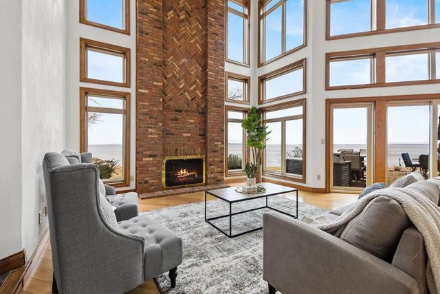 3220 OLD ORCHARD LANE, Oshkosh, WI 54902