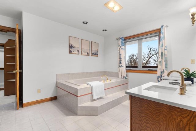 3220 OLD ORCHARD LANE, Oshkosh, WI 54902