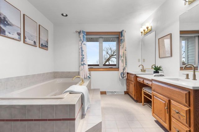 3220 OLD ORCHARD LANE, Oshkosh, WI 54902