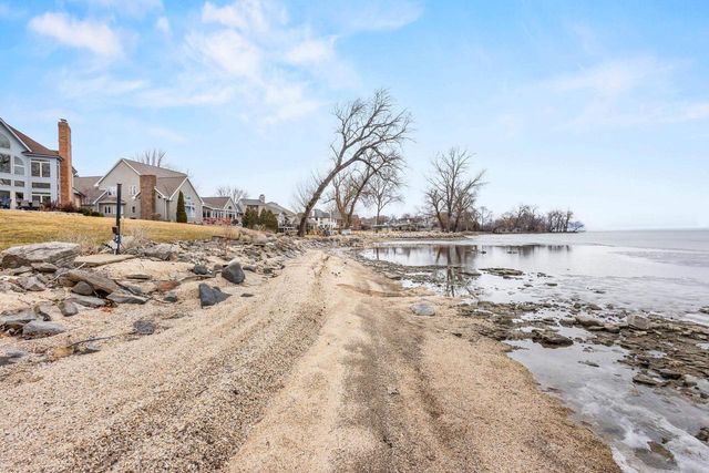 3220 OLD ORCHARD LANE, Oshkosh, WI 54902