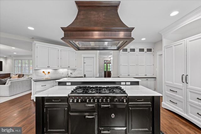 2120 ELLIOTT AVE, Mclean, VA 22101
