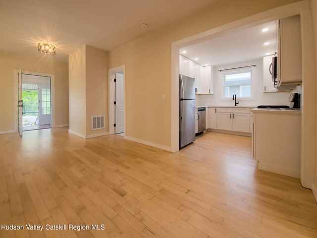 40 Fairview Avenue, Hudson, NY 12534