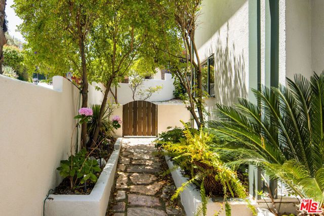 1975 Micheltorena Street, Los Angeles, CA 90039