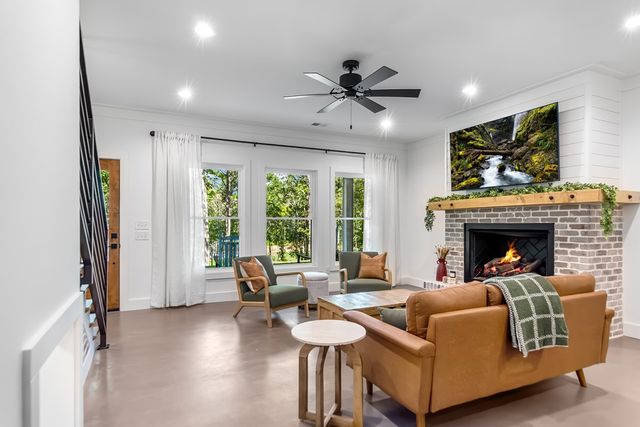 301 Willow Oak Trl, Ellijay, GA 30540