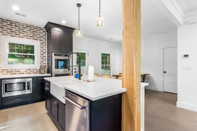 301 Willow Oak Trl, Ellijay, GA 30540