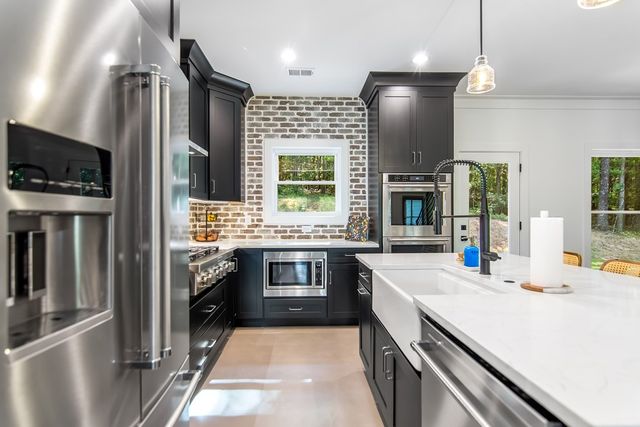 301 Willow Oak Trl, Ellijay, GA 30540