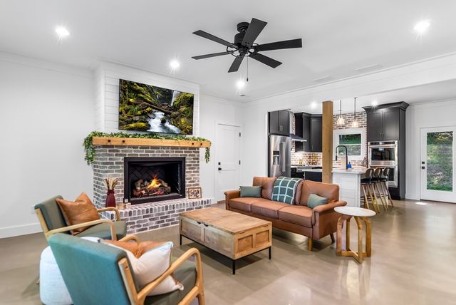 301 Willow Oak Trl, Ellijay, GA 30540