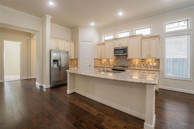 1019 Ginger Glade Lane, Pinehurst, TX 77362