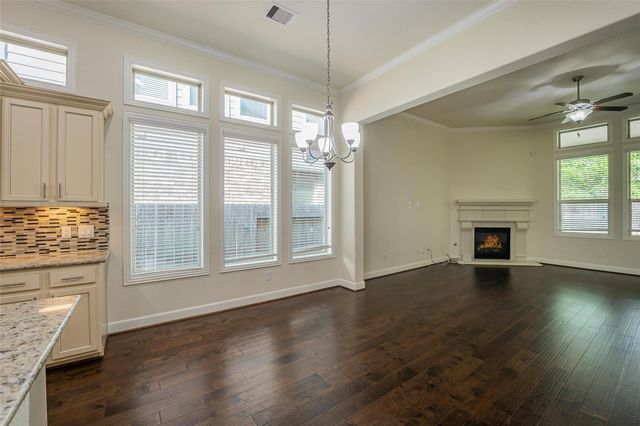 1019 Ginger Glade Lane, Pinehurst, TX 77362