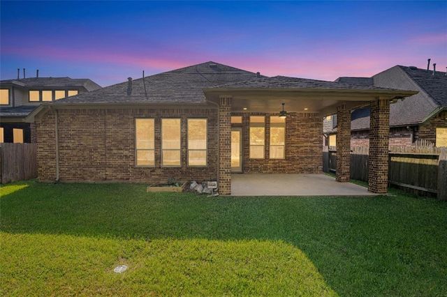 1019 Ginger Glade Lane, Pinehurst, TX 77362