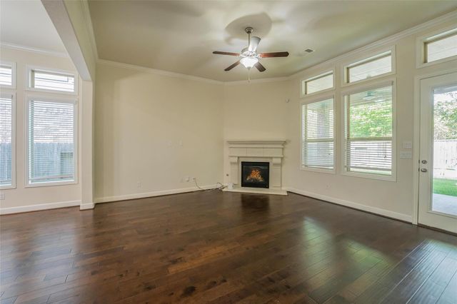 1019 Ginger Glade Lane, Pinehurst, TX 77362