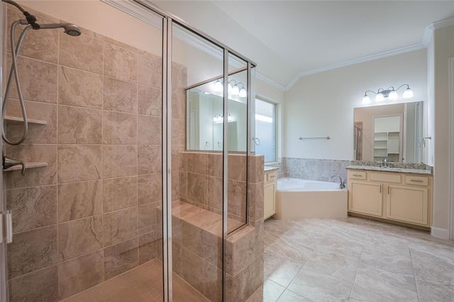 1019 Ginger Glade Lane, Pinehurst, TX 77362