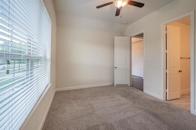 1019 Ginger Glade Lane, Pinehurst, TX 77362