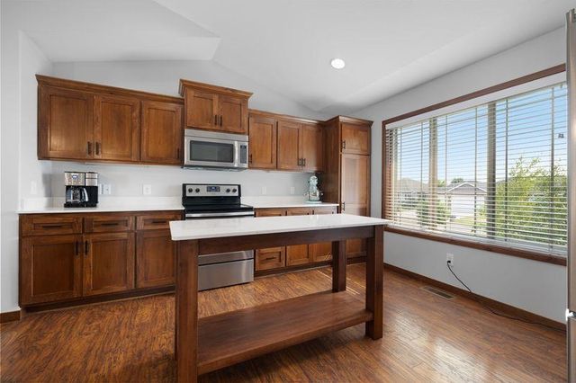 2621 17TH ST NW, Minot, ND 58703