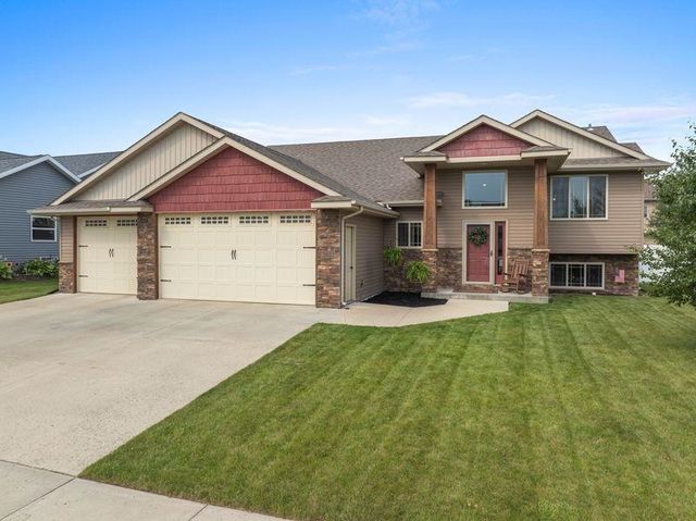 2621 17TH ST NW, Minot, ND 58703