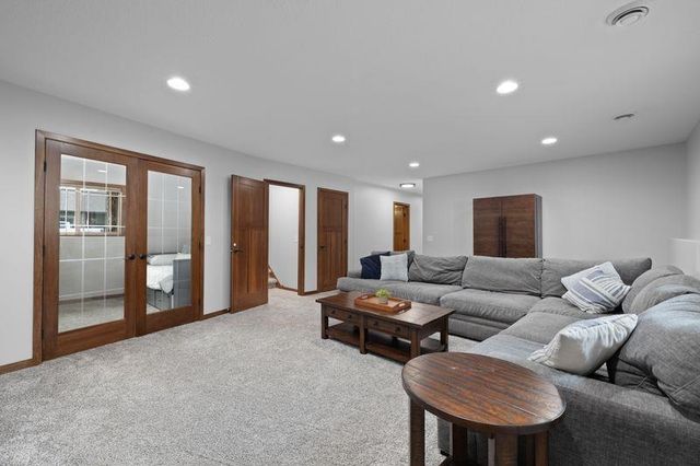 2621 17TH ST NW, Minot, ND 58703