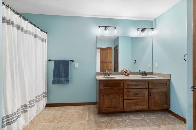 2621 17TH ST NW, Minot, ND 58703
