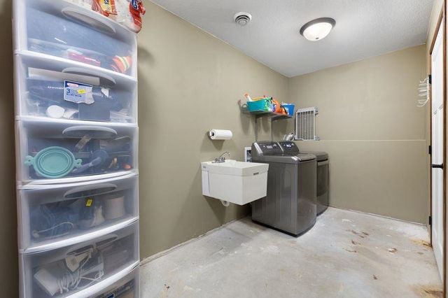 2621 17TH ST NW, Minot, ND 58703