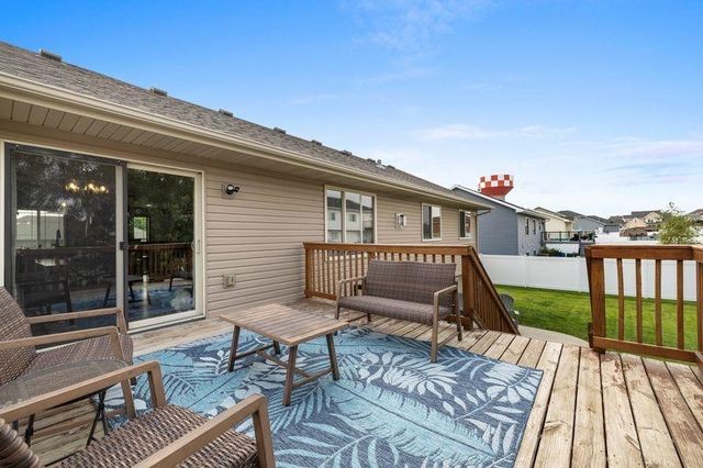 2621 17TH ST NW, Minot, ND 58703