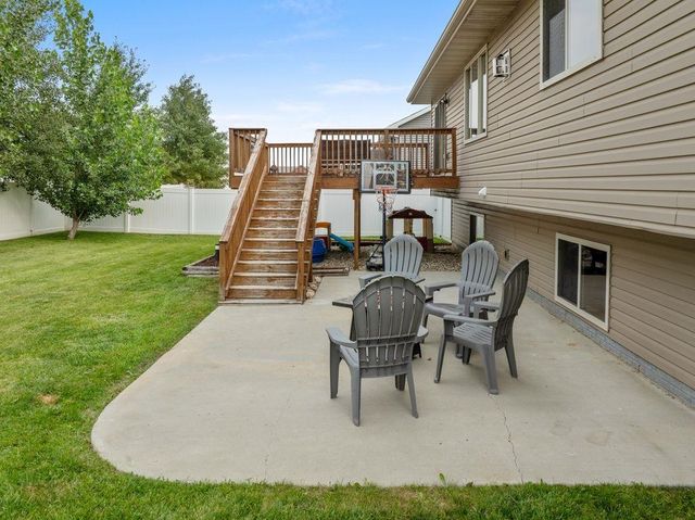 2621 17TH ST NW, Minot, ND 58703