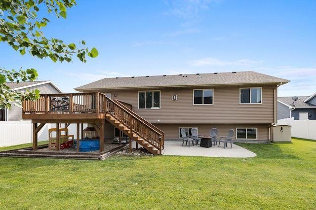 2621 17TH ST NW, Minot, ND 58703