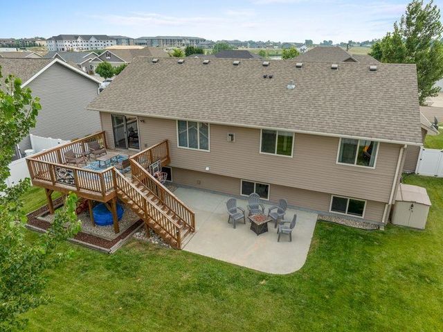 2621 17TH ST NW, Minot, ND 58703