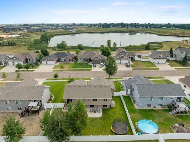 2621 17TH ST NW, Minot, ND 58703