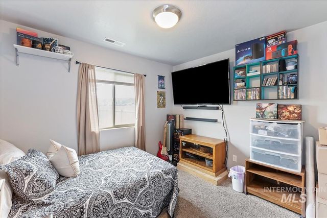1790 SW Levant Way, Mountain Home, ID 83647
