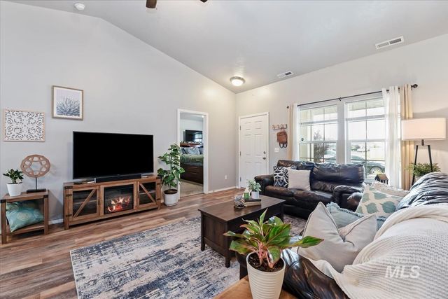 1790 SW Levant Way, Mountain Home, ID 83647