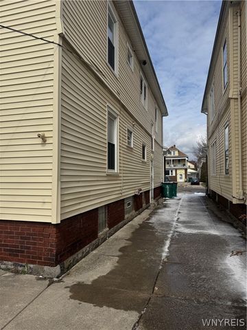 28 Shoreham Parkway, Buffalo, NY 14216