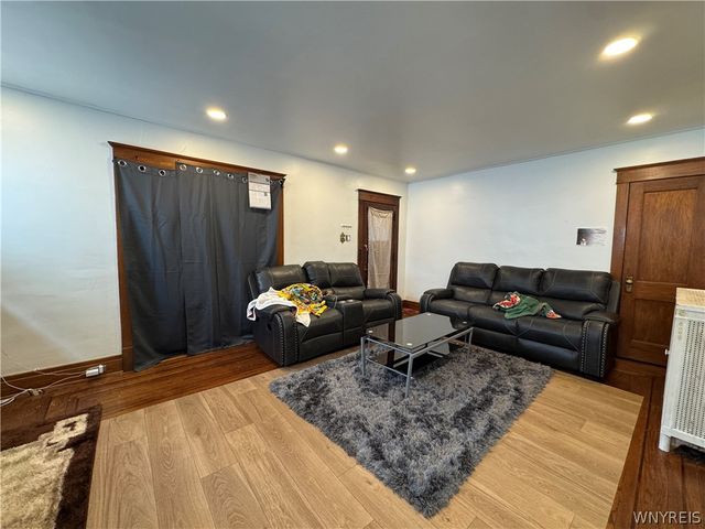 28 Shoreham Parkway, Buffalo, NY 14216