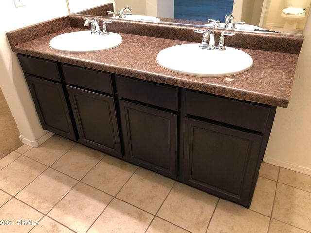 8457 N 61st Lane, Glendale, AZ 85302