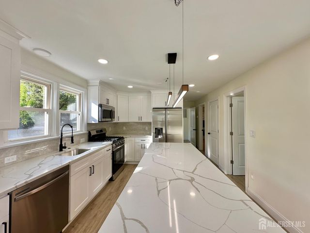81 Cleveland Avenue, Milltown, NJ 08850