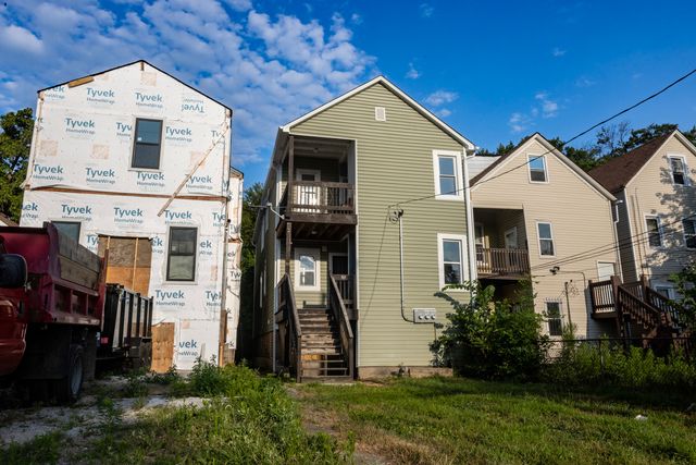 8739 S Colfax Avenue 1, Chicago, IL 60617