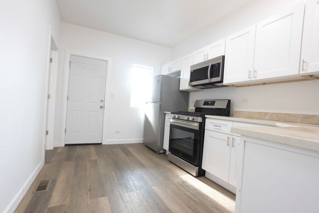 8739 S Colfax Avenue 1, Chicago, IL 60617