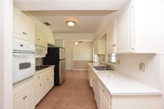 204 CHAUCER LANE, Winter Haven, FL 33884