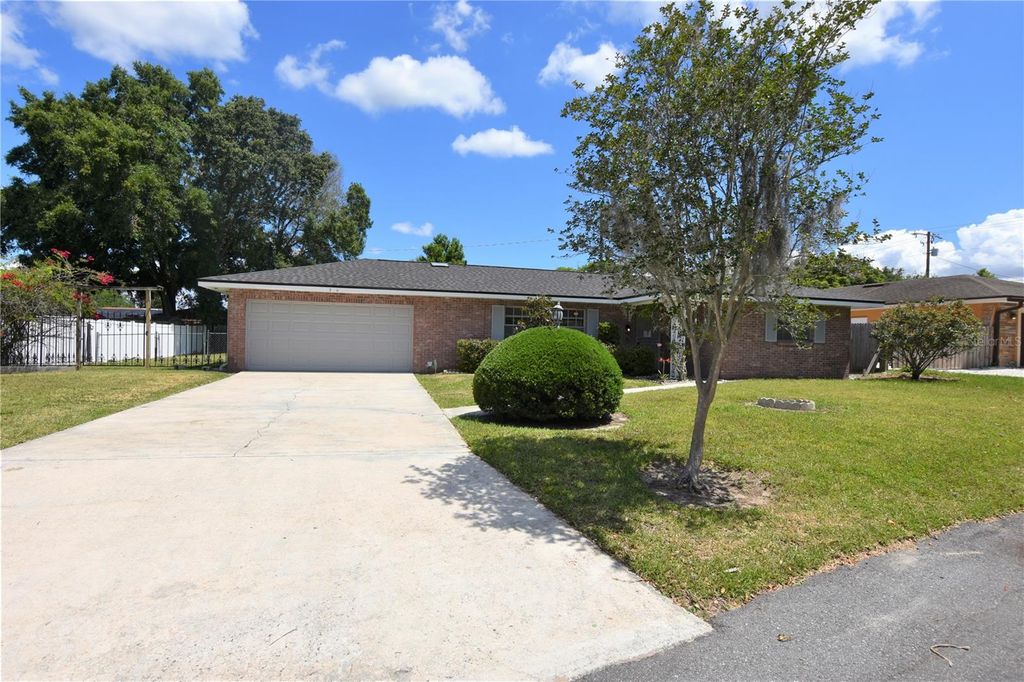 204 CHAUCER LANE, Winter Haven, FL 33884