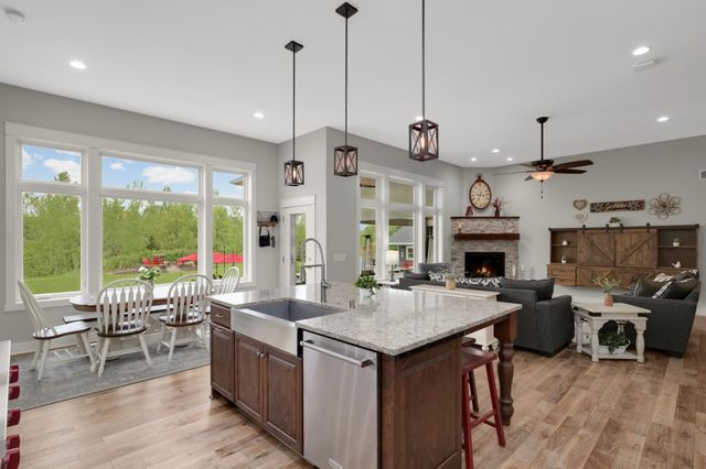 8662 240th Street E, Lakeville, MN 55044