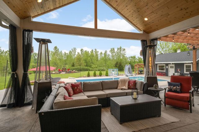 8662 240th Street E, Lakeville, MN 55044