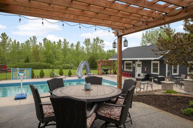 8662 240th Street E, Lakeville, MN 55044