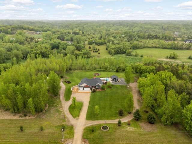 8662 240th Street E, Lakeville, MN 55044