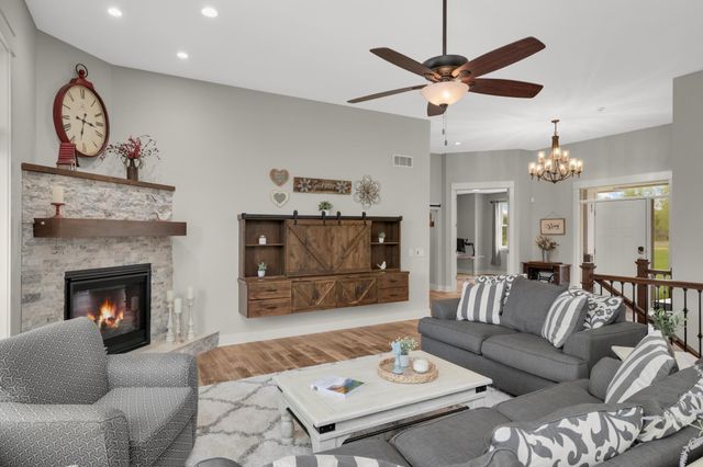 8662 240th Street E, Lakeville, MN 55044