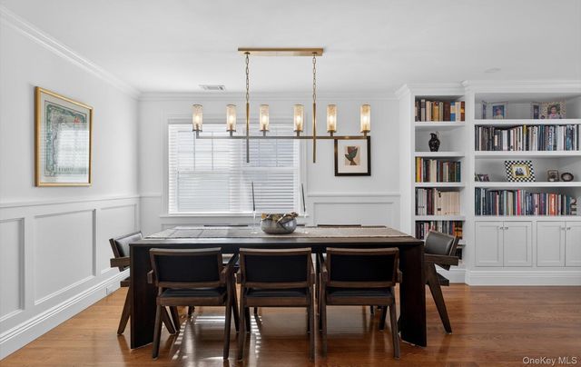 211 Barton Avenue, Melville, NY 11747