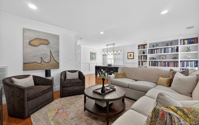 211 Barton Avenue, Melville, NY 11747