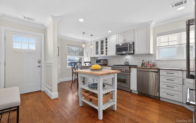 211 Barton Avenue, Melville, NY 11747