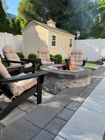 211 Barton Avenue, Melville, NY 11747